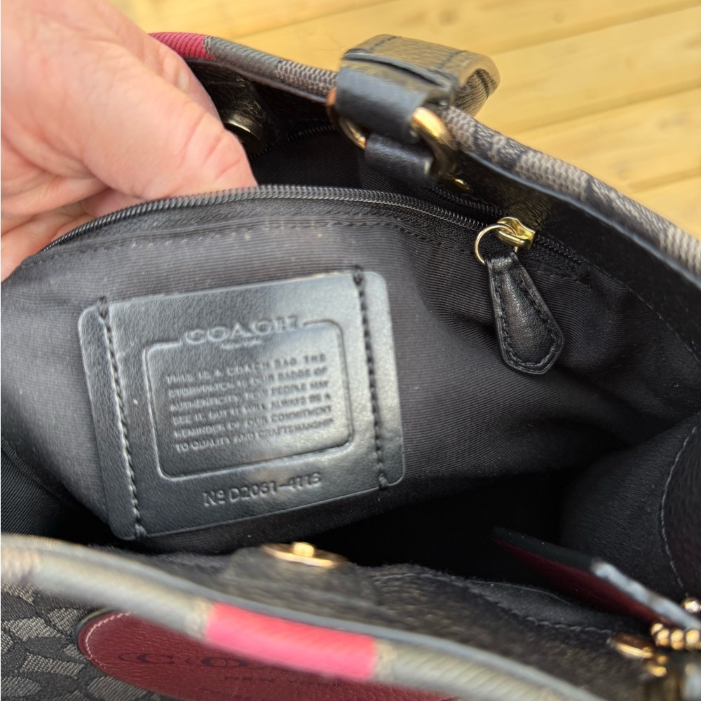 Coach Dempsey Carryall in Signature Jacquard & Pebbled Leather - Picture 7 of 8